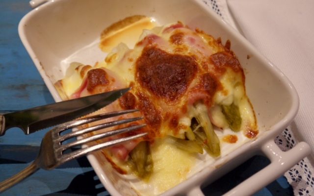 Endivias gratinadas con jamón y queso