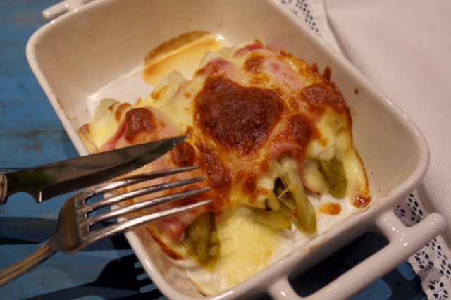Endivias gratinadas con jamón y queso